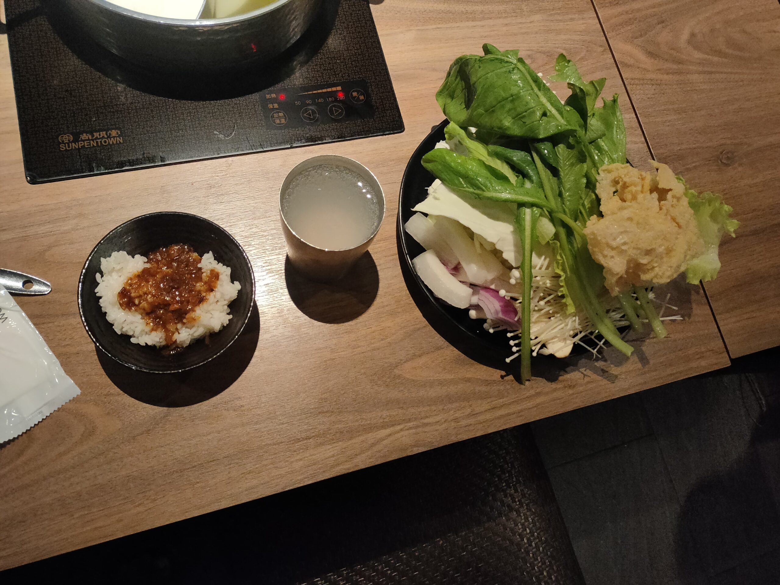 Braised pork on rice,vegetable plate,drinks