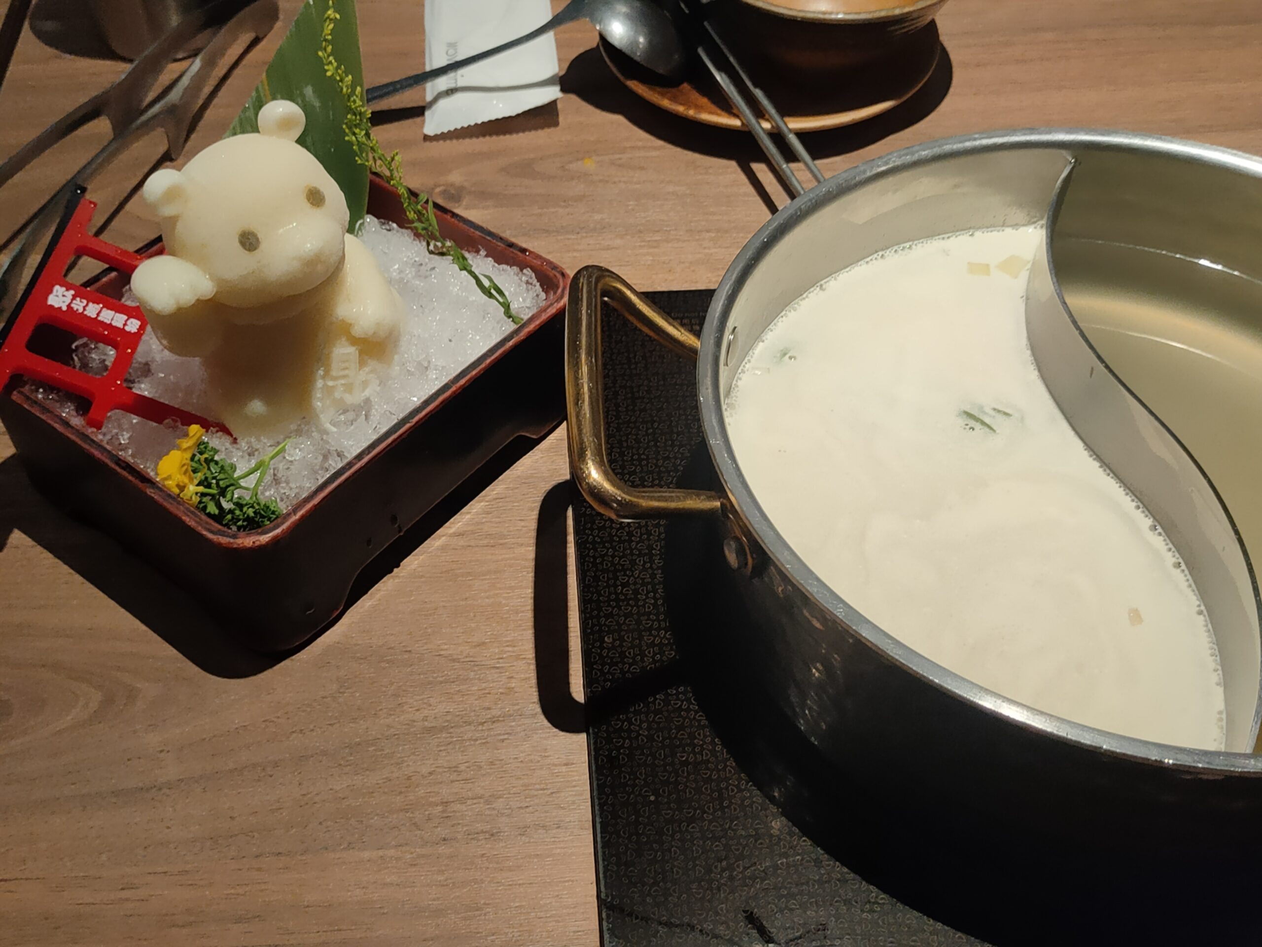 Hot pot with bear