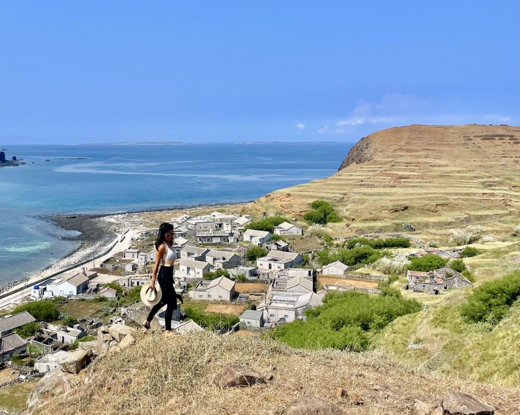 登島東嶼坪攀頂遙望菜宅與梯田